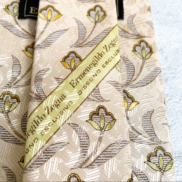 Ermenegildo Zegna Tan Floral Print Silk Tie - Picture 4 of 4